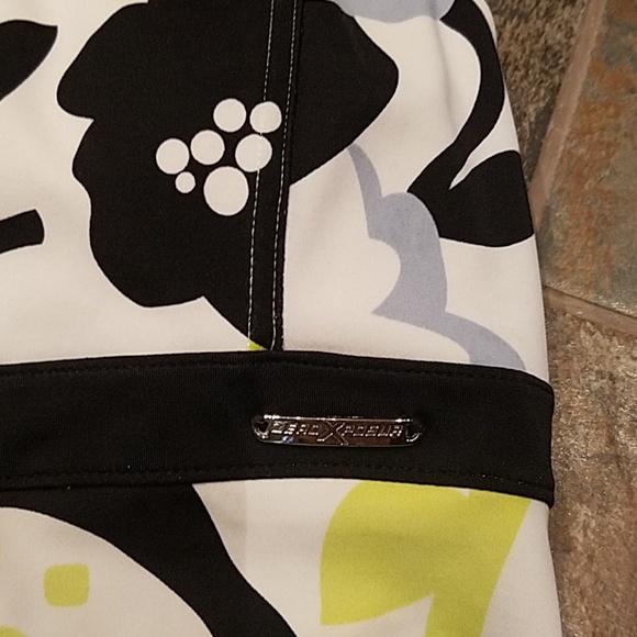 💕Zero Posur* Swim Top - Picture 2 of 5